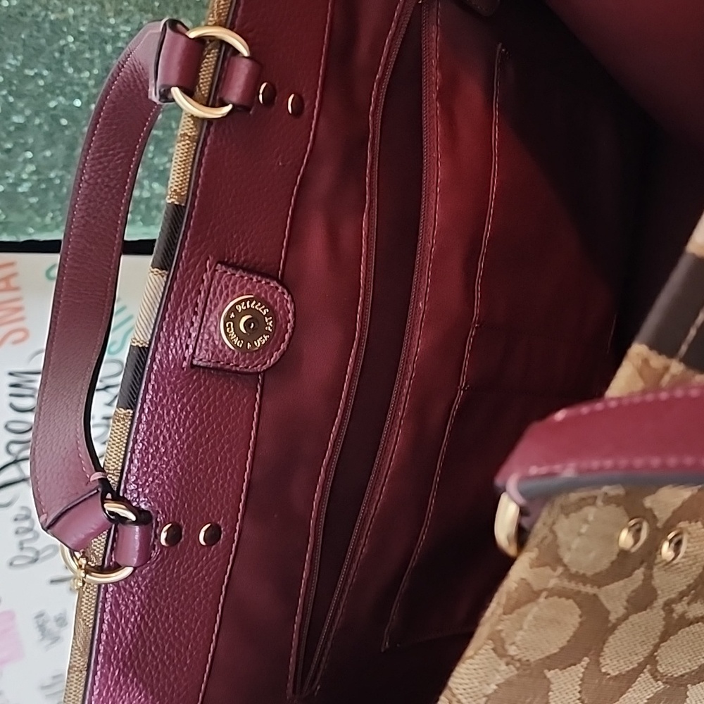 COACH DEMPSEY TOTE 40" - Picture 12 of 14